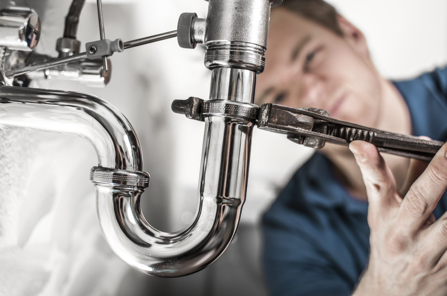 plumbin - For Plumbing Woes - Handyman or Pro?