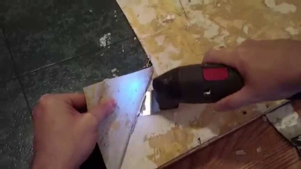 vymnl 1024x576 - DIY – Removing Vinyl or Flooring